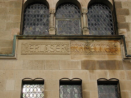 Schriftplatte aus Udelfanger Sandstein