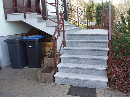 Treppenanlage aus Granit Padang Cristallo
