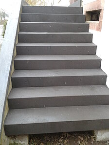 Treppenanlage aus Basaltlava