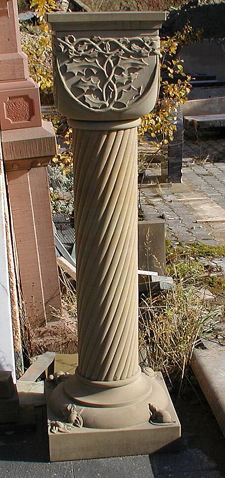 Säule aus Udelfanger Sandstein