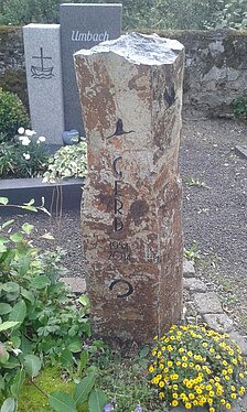 Urnengrabanlagen mit Schriftsteinen / Platten