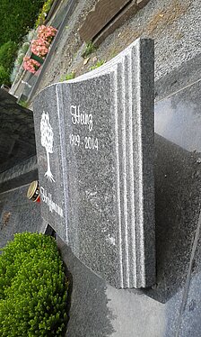 Urnengrabanlagen mit Schriftsteinen / Platten