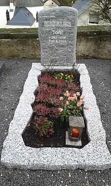 Einzelgrabanlagen aus Gneis