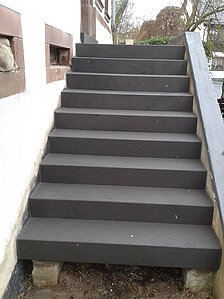 Treppenanlage aus Basaltlava