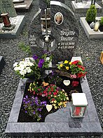 Urnengrabanlagen mit Denkmal
