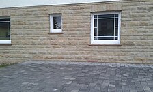 Wandverkleidung aus Udelfanger Sandstein