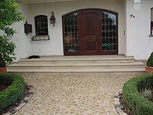 Treppenanlage aus Udelfanger Sandstein