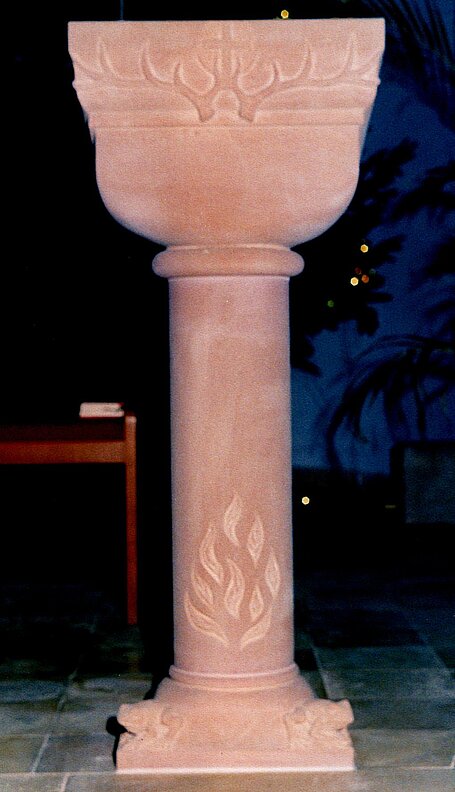 Taufbecken aus Rotsandstein