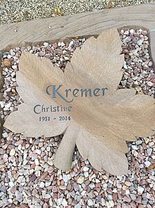 Urnengrabanlagen mit Schriftsteinen / Platten