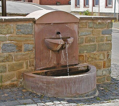 Dorfbrunnen aus Rotsandstein