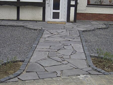 Polygonalplatten aus Basaltlava