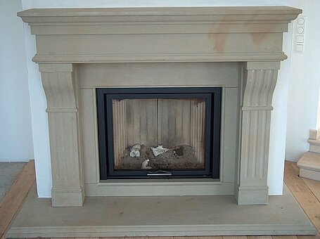 Kamin aus Udelfanger Sandstein geschliffen.