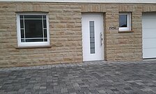 Wandverkleidung aus Udelfanger Sandstein