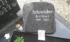 Urnengrabanlagen mit Schriftsteinen / Platten