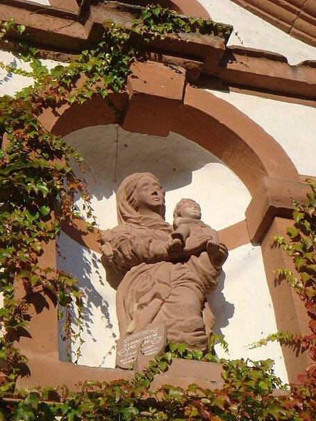 Figur aus Rotsandstein