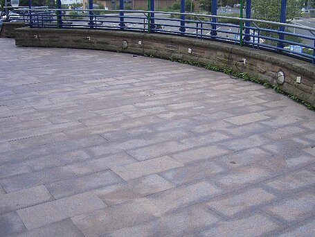 Bodenplatten aus Granit