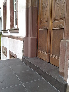 Treppenanlage aus Basaltlava