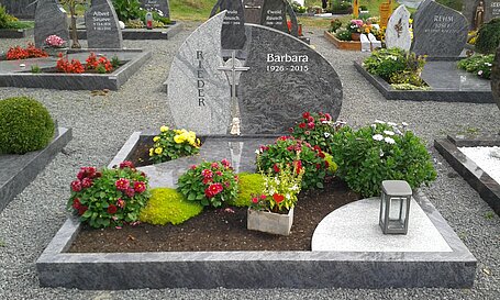 Doppelgrabanlage aus Orion Granit